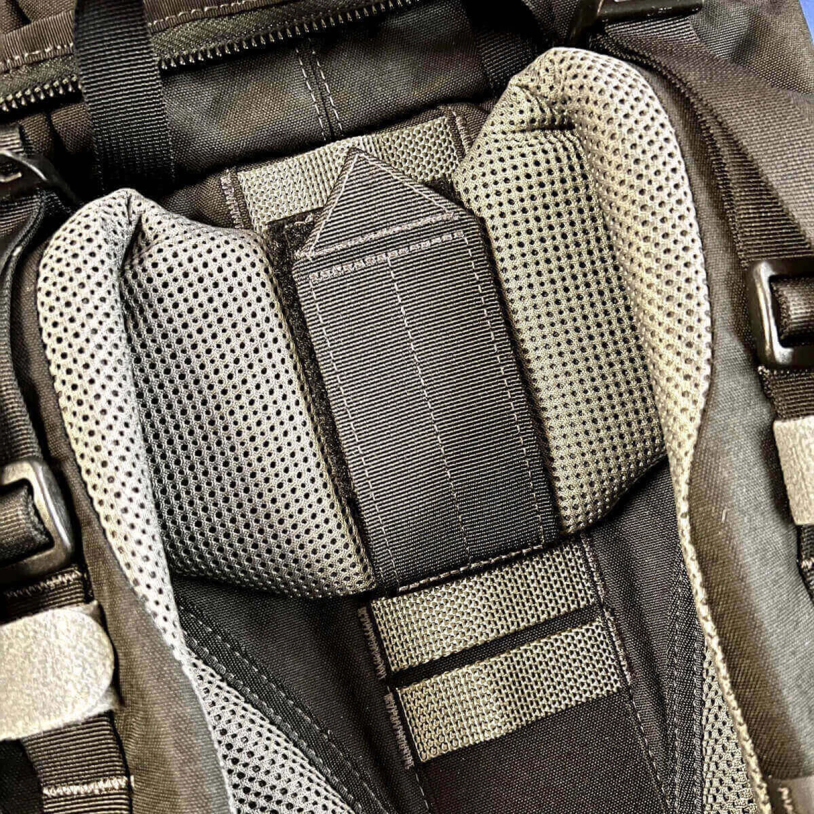 Large outdoor backpack suspension for heavy loads